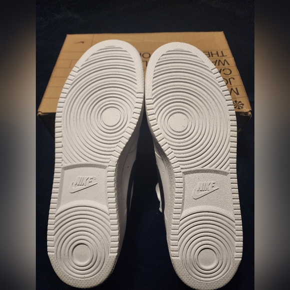 Nike - Picture 7 of 7